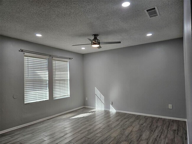 Building Photo - 103 E Boyce St