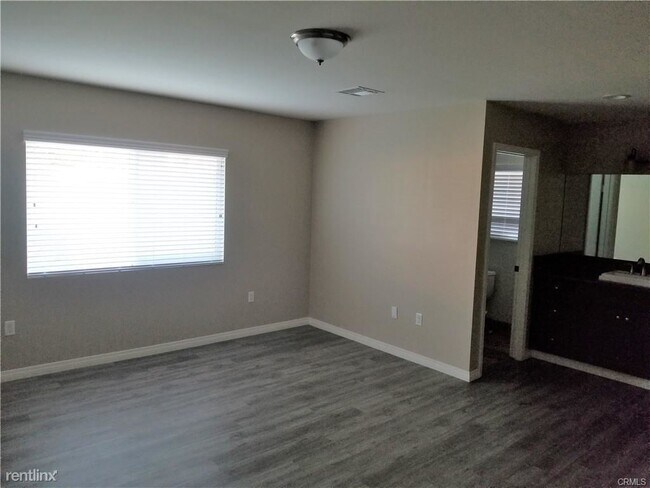 Building Photo - 4 br, 2.5 bath House - 15781 Maplegrove St...