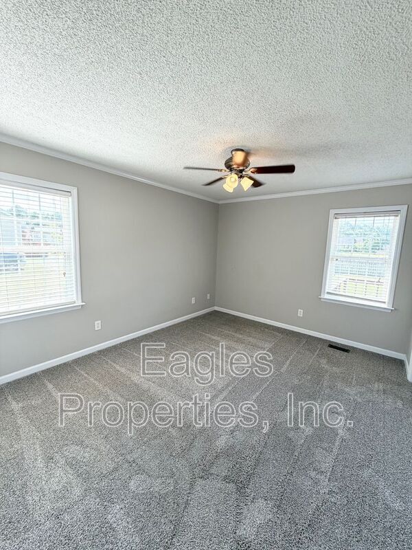 Building Photo - 513 Twin Creeks Dr