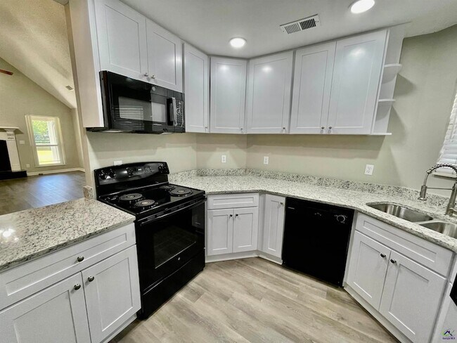 Foto del edificio - 213 Bayside Dr