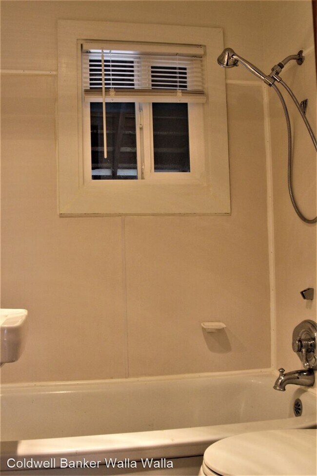 Foto del edificio - 2 br, 1 bath House - 817 Woodlawn