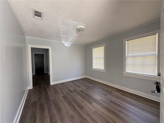 Building Photo - 1206 Alba St