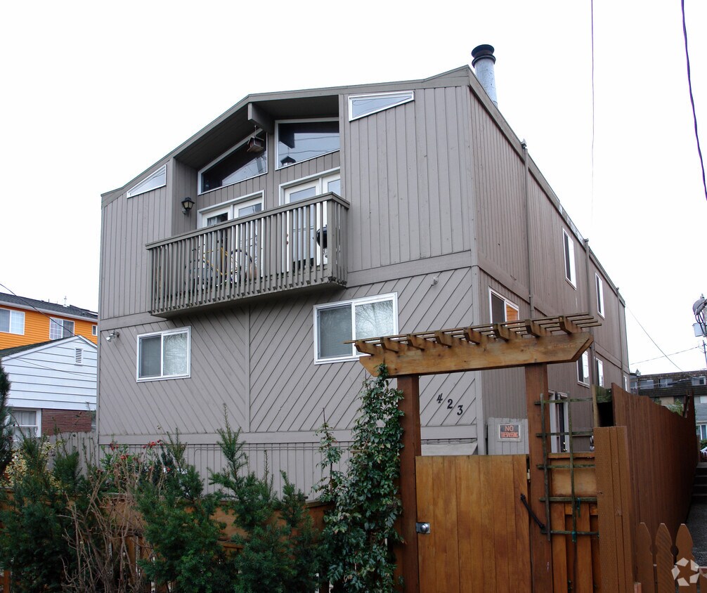 Primary Photo - 423 NE Ravenna Blvd