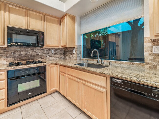 Foto del edificio - 5051 Taylor Way