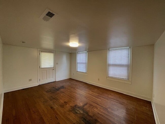 Building Photo - CHARMING MAIN LEVEL 1 BEDROOM APT NEAR THE LOVELY MARYVILLE COLLEGE CAMPUS
