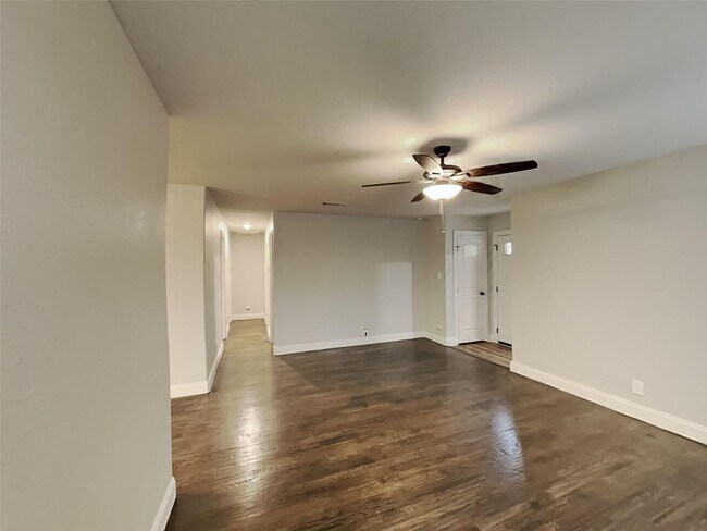 Foto del edificio - 3 BR/1.5BA | Renovated Single Family Home | 1-Car Garage | Gated backyard