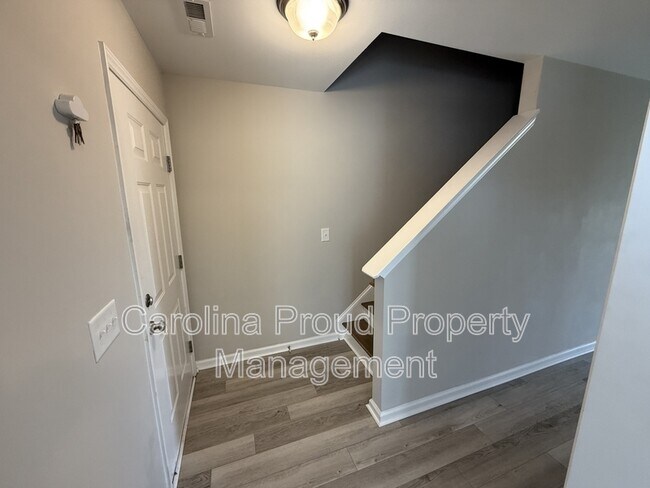 Foto del edificio - 321 S Pointe Dr