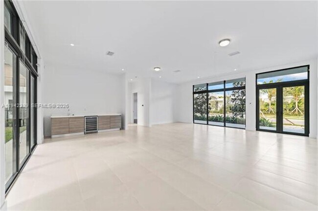 Foto del edificio - 16680 Botaniko Dr N