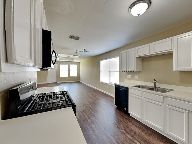 Foto del edificio - 8915 Chisholm Wood Ln