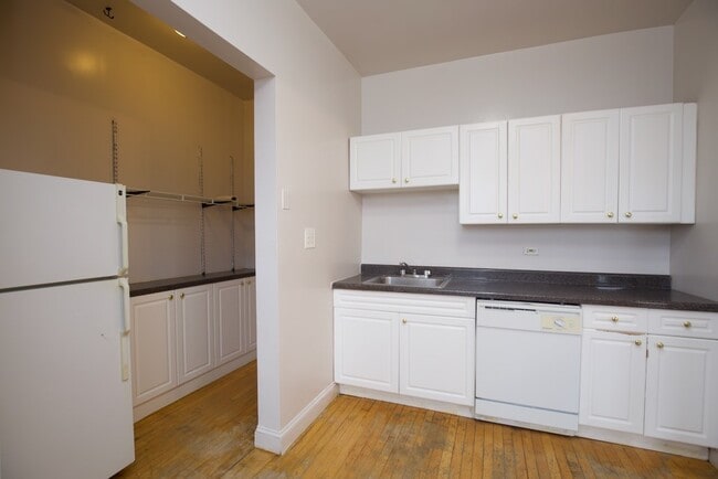 Building Photo - 1238 Oak Ave