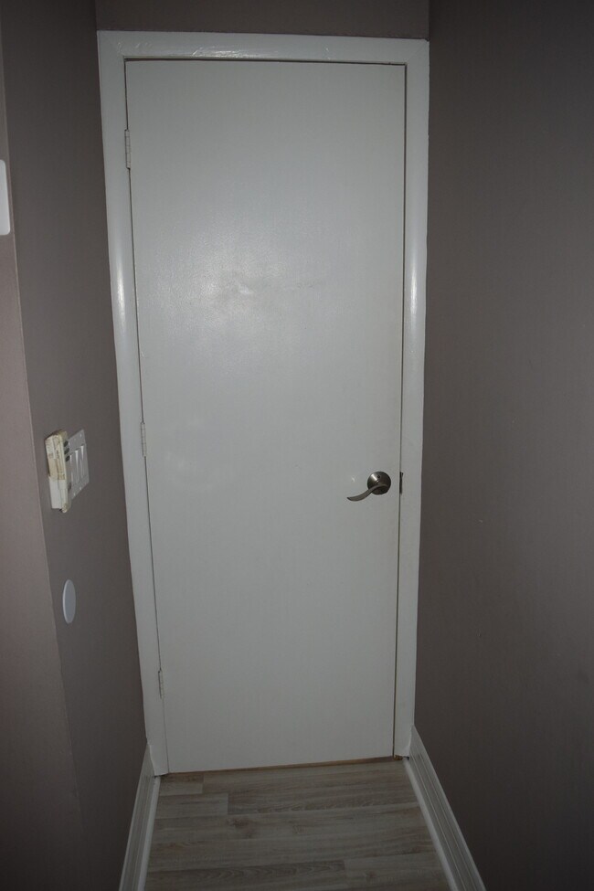 Foto del edificio - 5108 Whiteway Dr