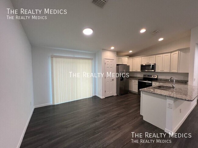 Foto del edificio - GORGEOUS 3 Bedroom, 2 Bathroom Home in Ock...