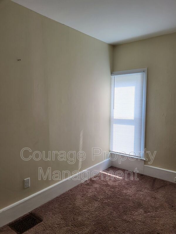 Building Photo - 1056 Walnut St