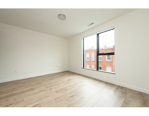 Building Photo - 5 Sewall St