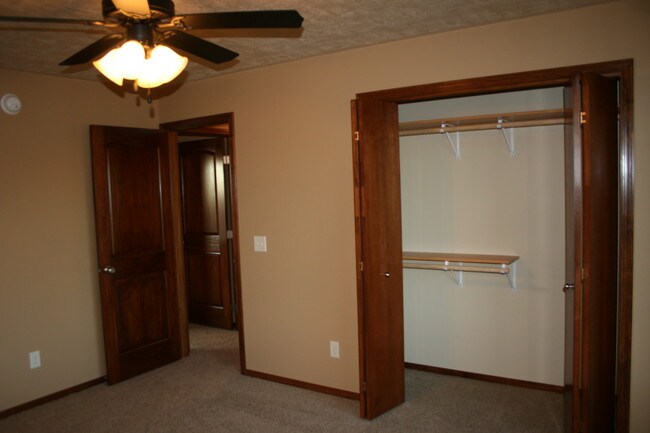 Large bedroom. - 2916 E Kensington St