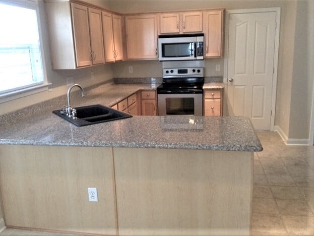 Foto del edificio - 8244 Chatham Oaks Dr