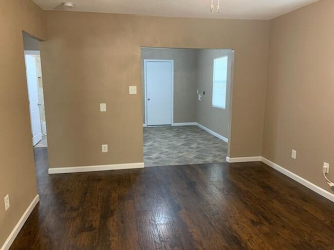 Building Photo - Newly Remodeled 2 bed, 1 bath