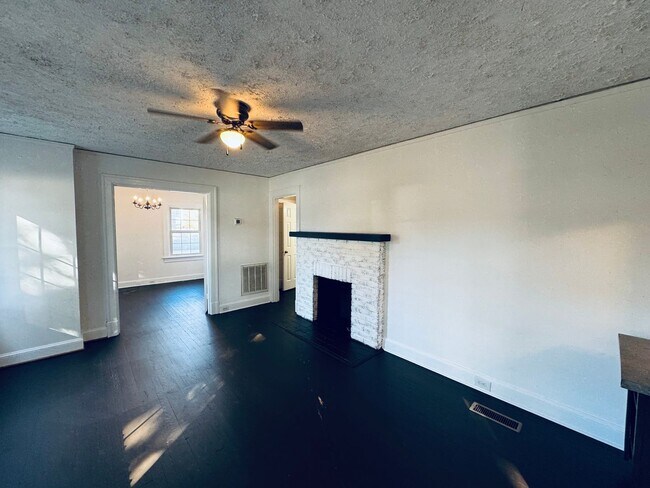 Foto del edificio - 1104 Toledo Ave