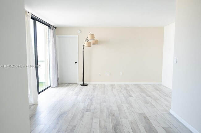 Foto del edificio - 2055 SW 122nd Ave