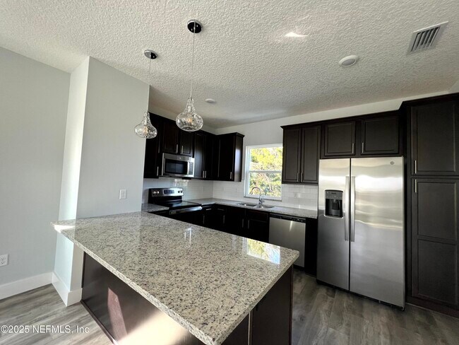 Foto del edificio - 821 3rd St S