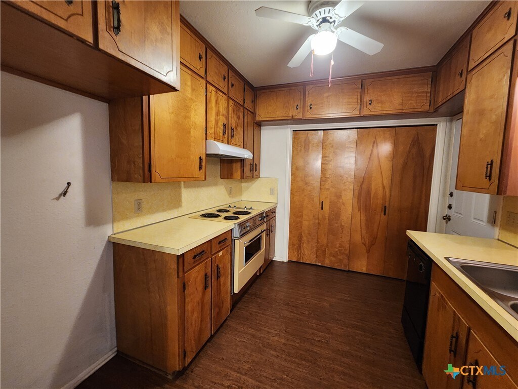 Foto del edificio - 1274 Hillcrest Dr