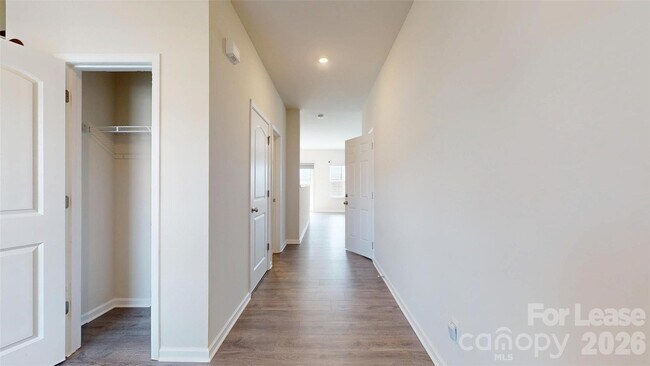 Foto del edificio - 6430 Revolutionary Trail