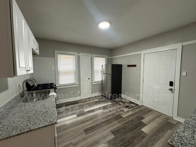 Building Photo - 2461 N 45th St