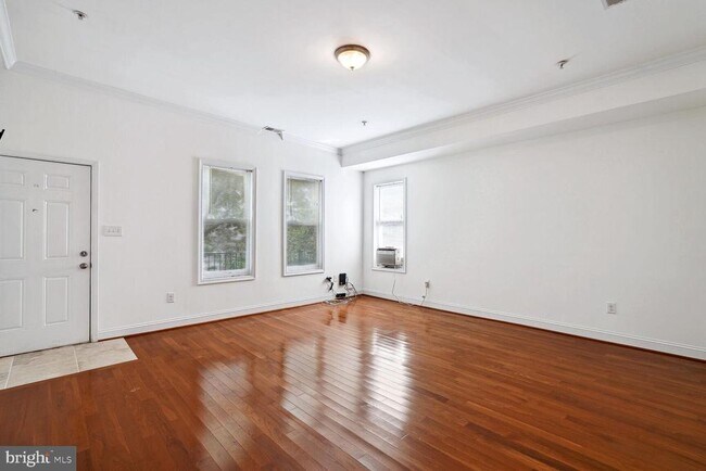 Foto del edificio - 1337 Girard St NW