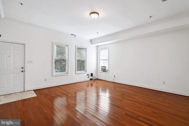 Building Photo - 1337 Girard St NW