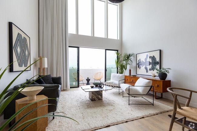 Foto del interior - 1319 S Orange Grove Ave