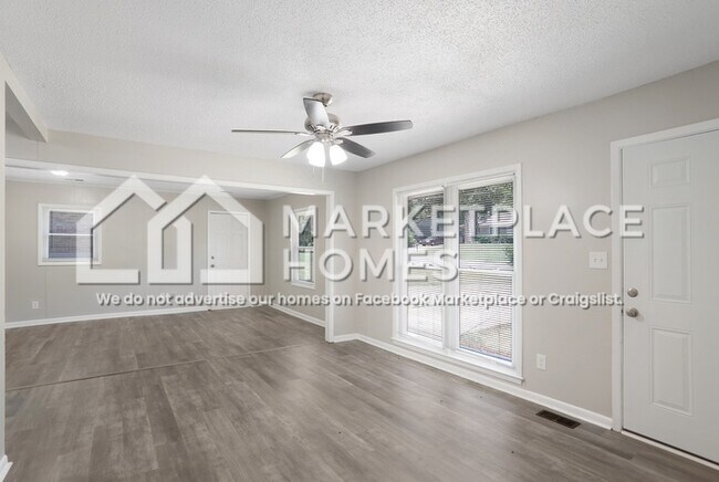Foto del edificio - 8206 Huntington Dr