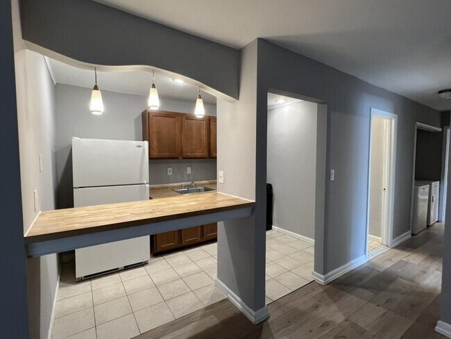 Foto del edificio - 205 Erin Way, Unit T2