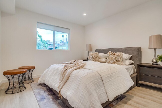 Foto del edificio - 733 Silver Lake Blvd