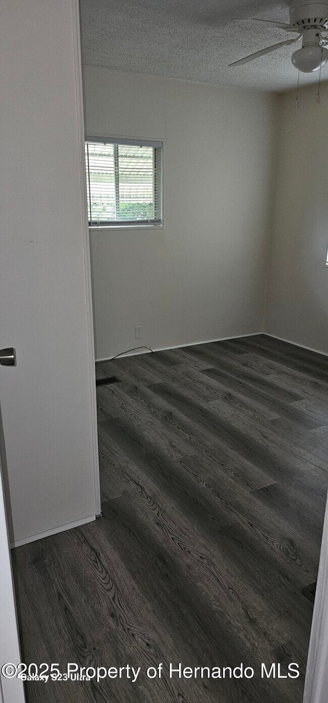 Foto del edificio - 15038 Brookridge Blvd