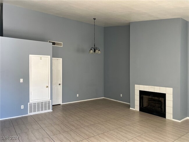 Building Photo - 2845 Bluebonnet Drive Unit 1