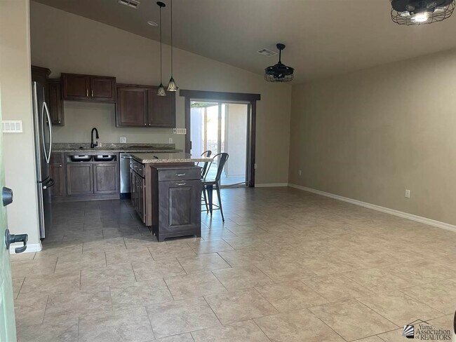 Foto del edificio - 12658 E 45th Ln