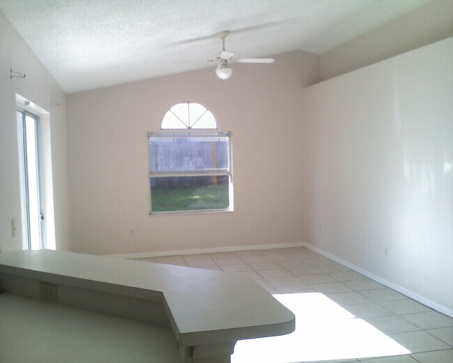Building Photo - 2123 New Victor Rd