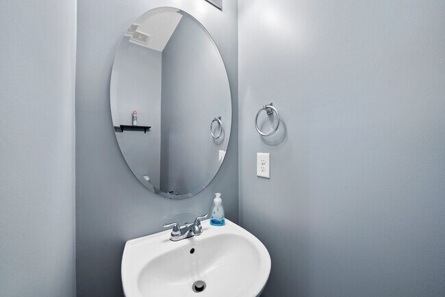 Foto del edificio - 8341 Hollister Hills Dr