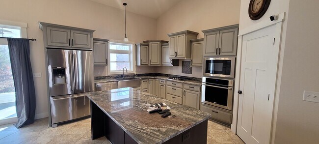 Foto del edificio - Three Bedroom 2.5 Bath House