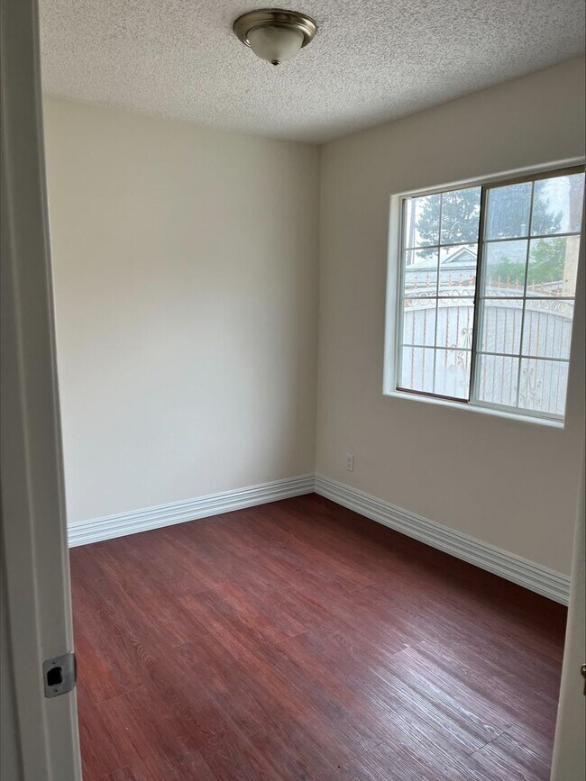 Foto del edificio - 1151-1153 E 88th Pl