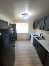 Building Photo - 9921 Sloane Square