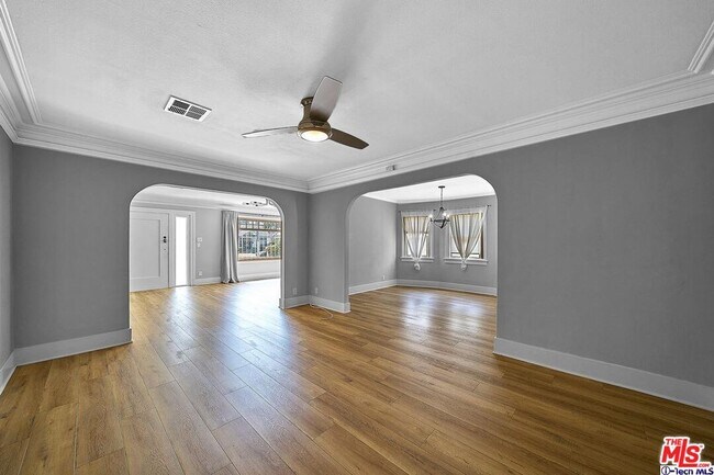 Building Photo - 1051 5th Ave