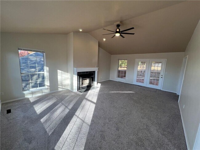 Building Photo - 1606 N Forest Heights