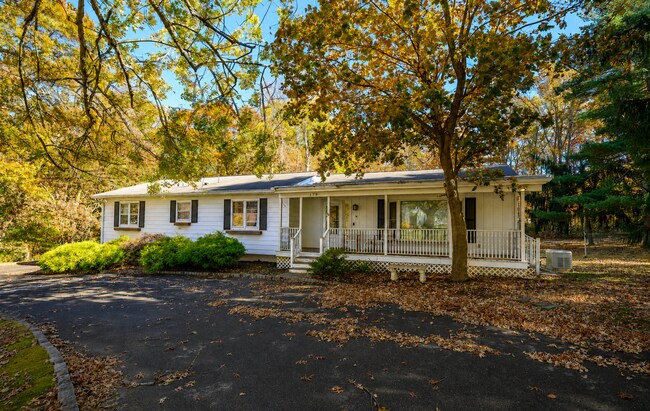 Foto del edificio - Renovated 4BR Ranch on Private 1.57 Acres