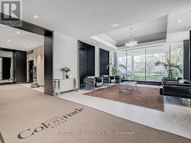 Photo du bâtiment - 131 Bloor St W