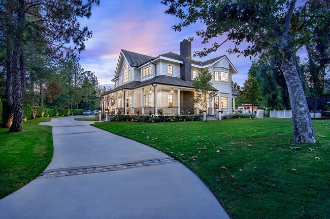Building Photo - 28845 Countryside Dr