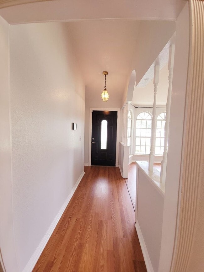 Building Photo - For Rent | Hidden Glen Community | 4 Bed, 2 Bath + Private Pool Oasis