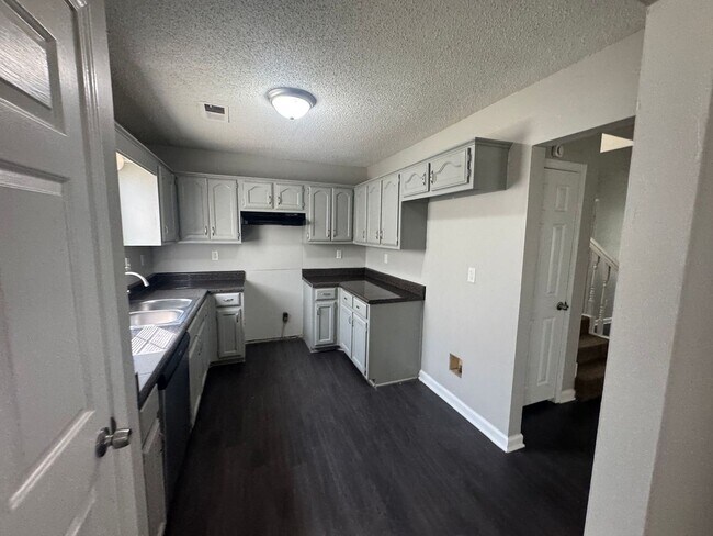 Foto del edificio - 10101 Stephenson Ln