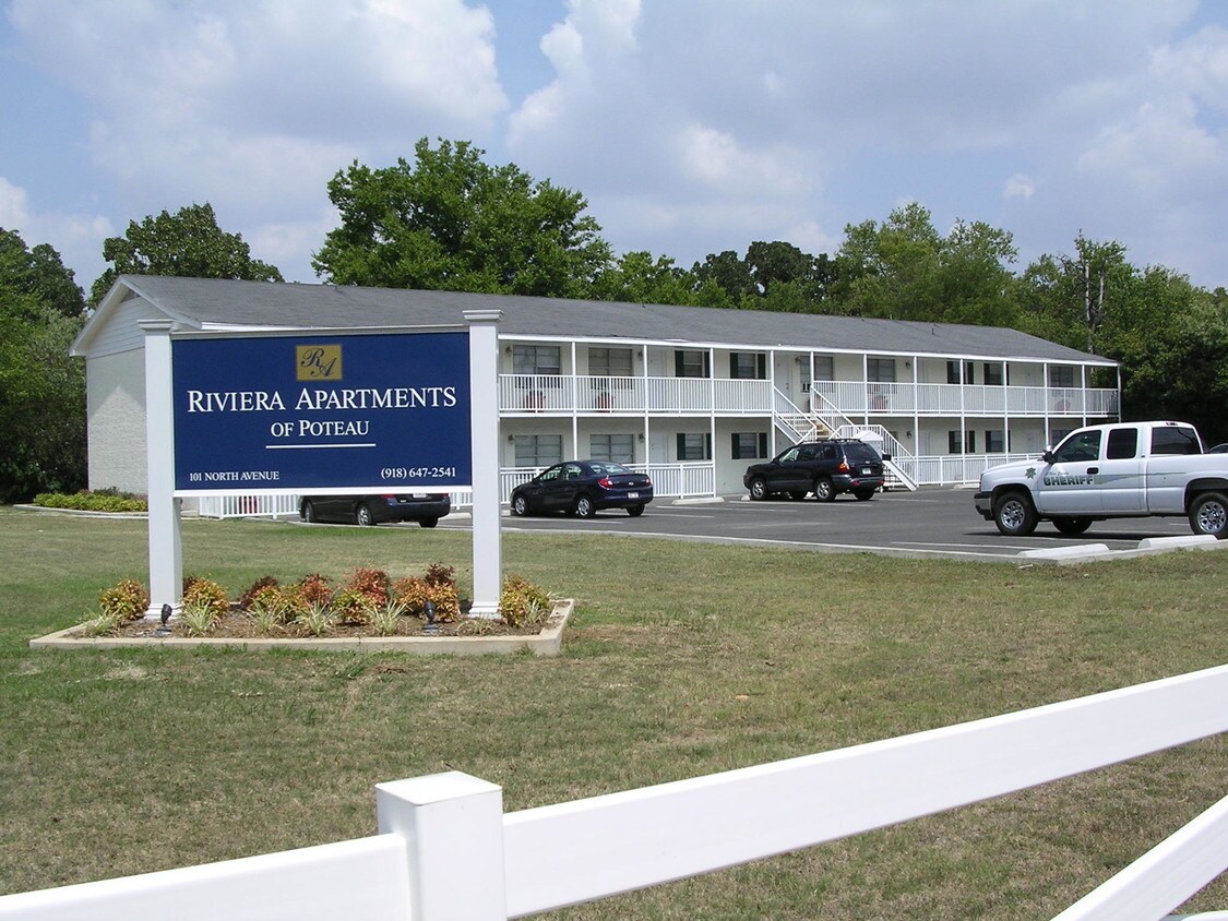 Primary Photo - Riviera Apartments