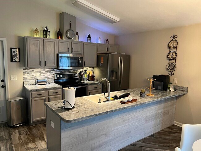 Foto del edificio - 8467 Hannary Dr